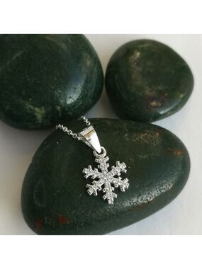 Snowflake sterling silver cz pendant necklace 🆕